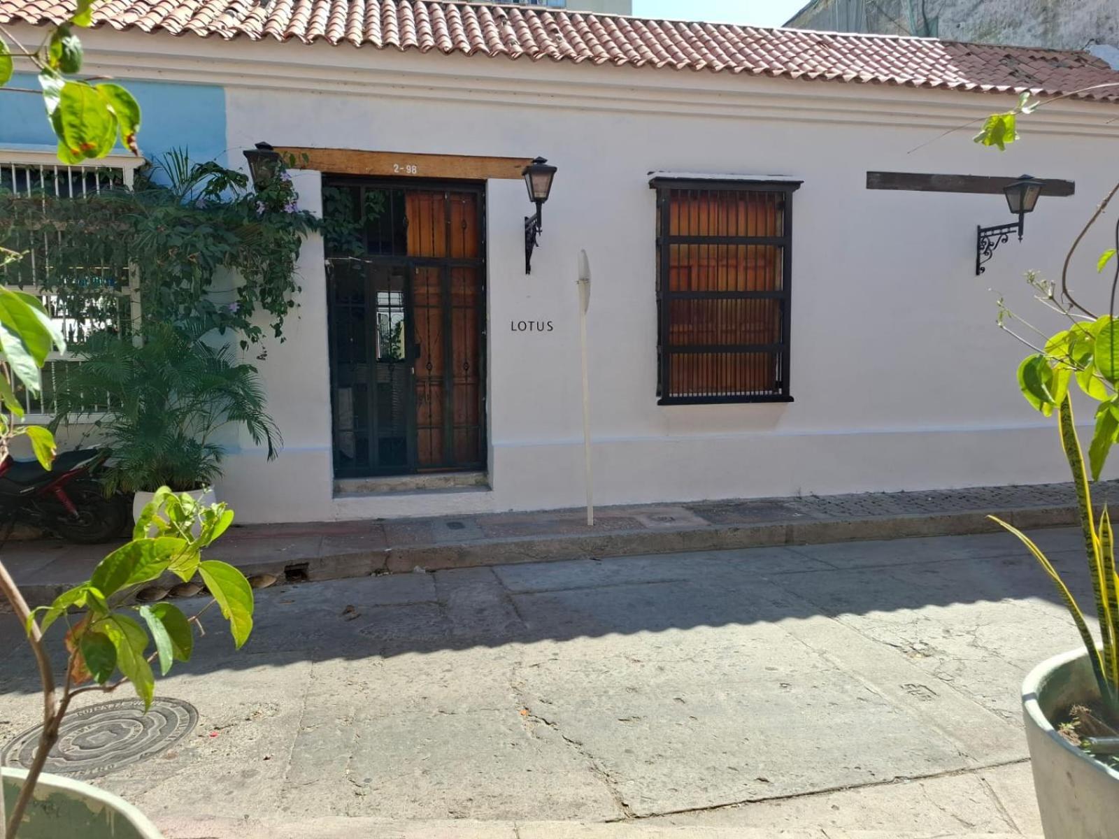 סנטה מרתה Lotus Central Hotel מראה חיצוני תמונה
